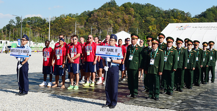‘2015 경북문경 세계군인체육대회’에 출전하기 위해 한국을 찾은 미국과 베트남 선수단이 지난 9월 29일 선수촌 입촌식을 가졌다. 
