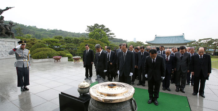 Members of the Republic of Korea Parliamentarian Society pay silent tribute in front of the Memorial Tower at the Seoul National Cemetery on June 5.