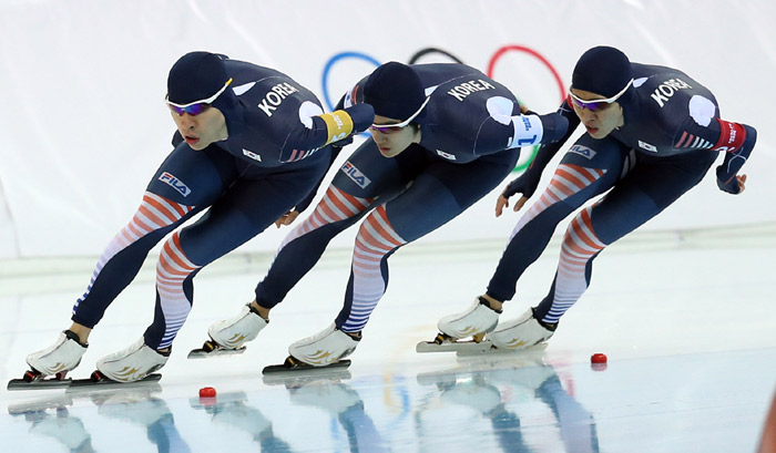 Korea’s Lee Seung-hoon, Joo Hyong-jun and Kim Cheol-min during the men’s team pursuit finals on February 23. They won silver in the race. (photo: Yonhap News)
