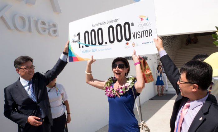 Clelia Sepe (center) celebrates becoming the 1 millionth visitor to the Korea Pavilion at Expo Milano 2015.