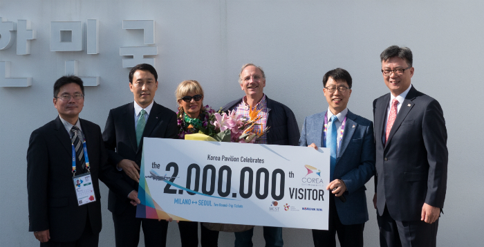 Mr. and Mrs. Patrizia celebrate being selected as the 2 millionth visitors to the Korea Pavilion at the World Exposition Milano 2015. They pose for a photo on Oct. 7 with a return flight ticket from Milan to Incheon.
