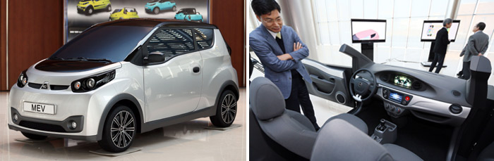 (From left) The Ministry of Trade, Industry and Energy showcased a mini high-speed EV on December 17, 2012, at POSCO Global R&D Center in Songdo; people examine the interior of the EV (photo: Yonhap News).