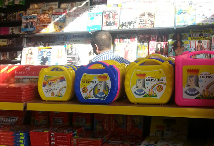 Monami’s oil pastels are on display at a stationery shop in Turkey.