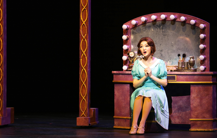 Choi Woo-ri performs as the female lead Peggy Sawyer in the musical “42nd Street.” It kicks off its almost two-month run on July 8 at the Seoul Arts Center. (photo courtesy of CJ E&M)  