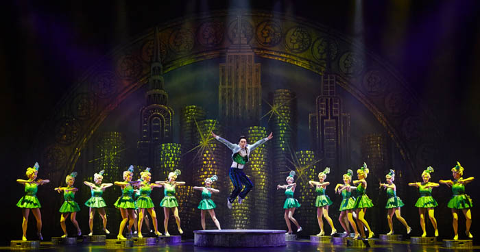 The curtain was raised on the musical "42nd Street" on July 8. It features breathtaking tap dancing to upbeat, bouncy rhythms. (photos courtesy of CJ E&M)