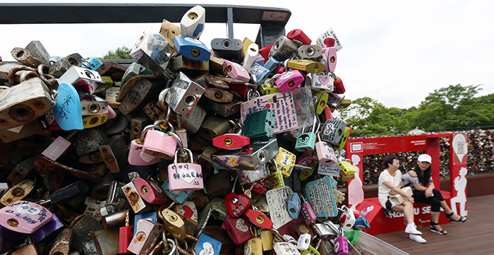 The 'padlocks of love,' locked to the railings and fences at the base of N Seoul Tower, show the importance of love to people from all over the world, stretching beyond history, culture, religion or region. (photo: Jeon Han)