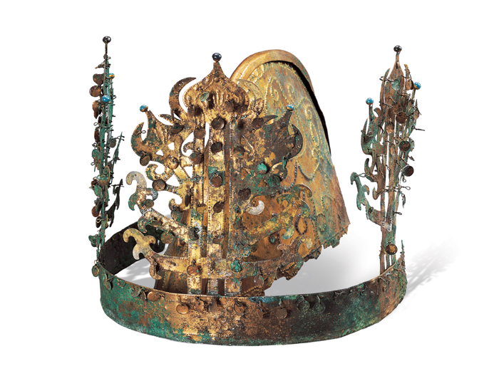 A gilt-bronze crown excavated from the 9th tomb at Sinchon-ri is on display in the first-floor exhibition hall. (photo courtesy of the Naju National Museum)
