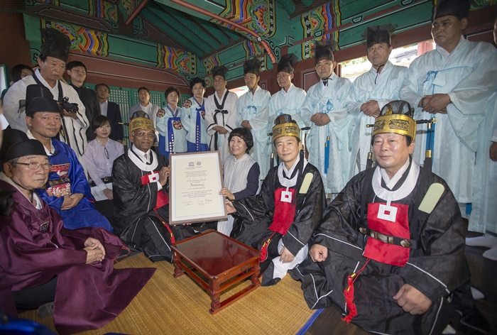 Scenes from the dedication ceremony to inform the ancestors about Namhansanseong fortress being listed as a UNESCO World Heritage site.