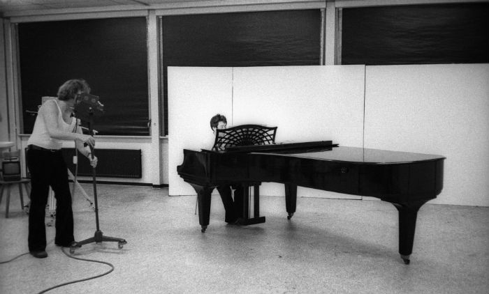 1978, Kunstakademie Düsseldorf, 'Requiem for George Maciunas' - Duo Concert with Joseph Beuys ⓒPhoto: Ivo Dekovic (photo courtesy of MMCA)