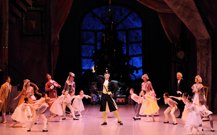Scenes from the Korean National Ballet’s 'The Nutcracker,' to be staged at the Seoul Arts Center from December 20 to 28. 