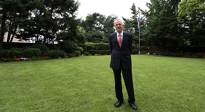 Dutch Ambassador to Korea Paul Menkveld stands in the garden of his official residence in Yongsan District, Seoul (photo: Jeon Han).