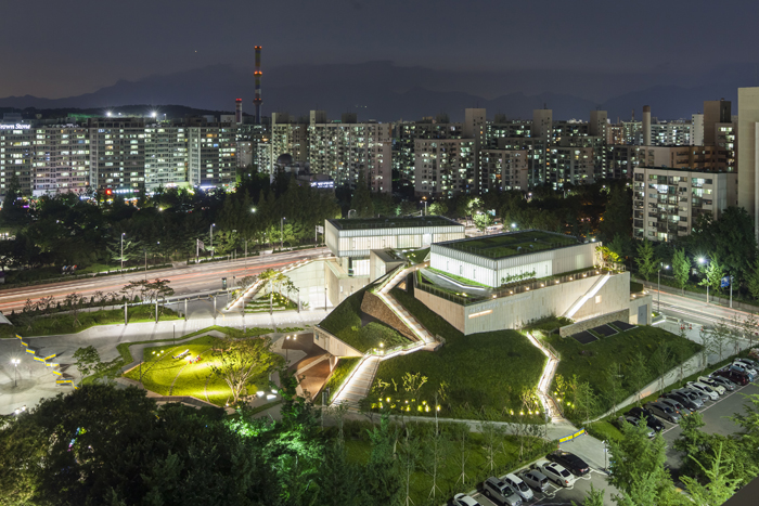 Night view of the Buk Seoul Museum of Art in Junggye-dong, Nowon District, northeastern Seoul (photo courtesy of SeMA)