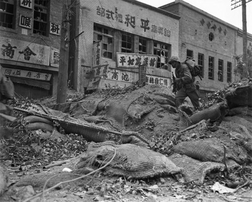 Urban warfare in Seoul (photo courtesy of Seoul Museum of History, taken by Max Desfor)