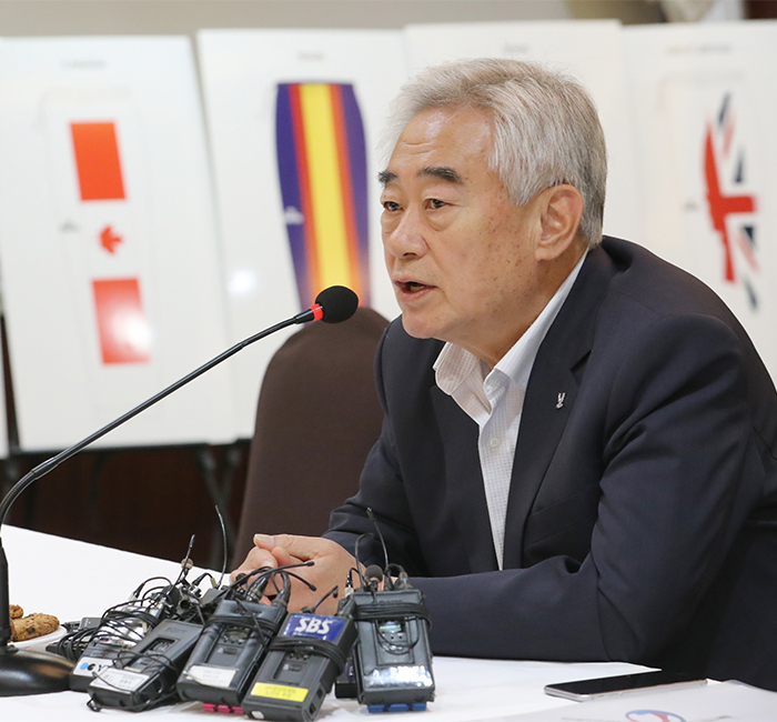 Choue Chung-won, head of the World Taekwondo Federation, speaks at a press conference in Seoul on July 25, 2016. (Yonhap)