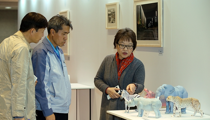 Kim Young-na (top) is the director of the National Museum of Korea.