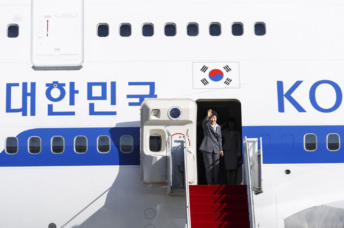 President Park Geun-hye will visit China, Myanmar and Australia for the 22nd Asia-Pacific Economic Cooperation (APEC) meeting, the 17th Association of Southeast Asian Nations (ASEAN) +3 Summit, the East Asia Summit (EAS) and the upcoming G20 meeting from November 9 to 16. (photo: Cheong Wa Dae)