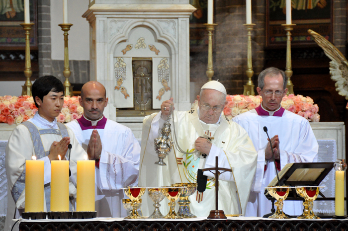 Pope Francis celebrates a Mass for peace and reconciliation at the Myeongdong Cathedral in Seoul on August 18, the last day of his five-day visit to Korea. (photo courtesy of the Preparatory Committee for the Visitation of the Holy Father)