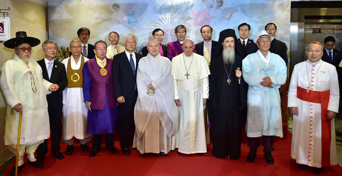 Pope Francis meets with leaders from 12 leading religious orders shortly before the Mass for peace and reconciliation at the Myeongdong Cathedral in Seoul on August 18. (photo: Yonhap News)