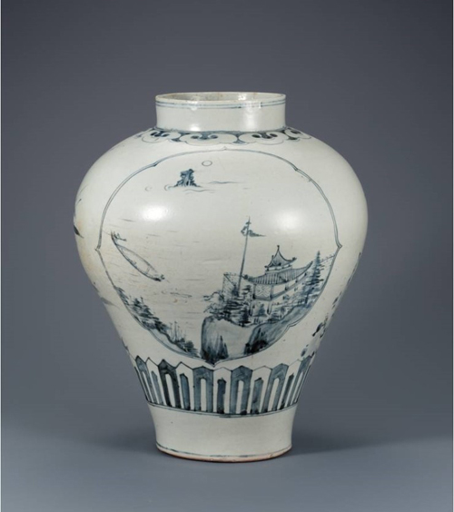 An 18th century blue-and-white jar is decorated with a <i>sosangpalkyungdo</i> landscape painting, capturing the beauty of ancient China. 
