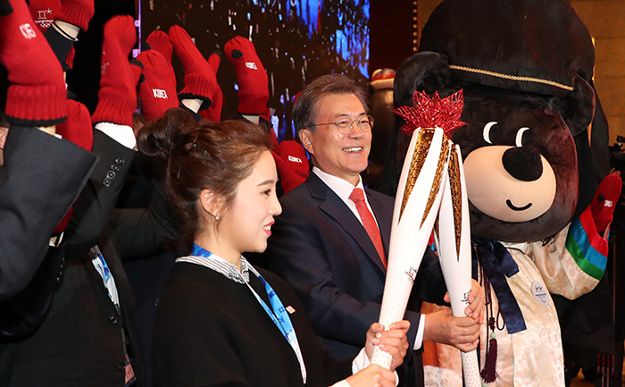 President_Moon_Torch_Ceremony_Beijing_01.jpg