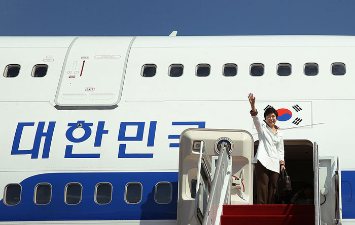 President Park Geun-hye will pay an official visit to Italy from October 14 to 17 and attend the 10th ASEM summit. 