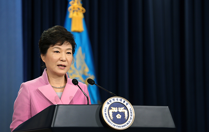 박근혜 대통령이 6일 청와대 춘추관에서 진행된 신년 기자회견에서 집권 2년차 국정운영 구상을 밝히고 있다. (사진=청와대)