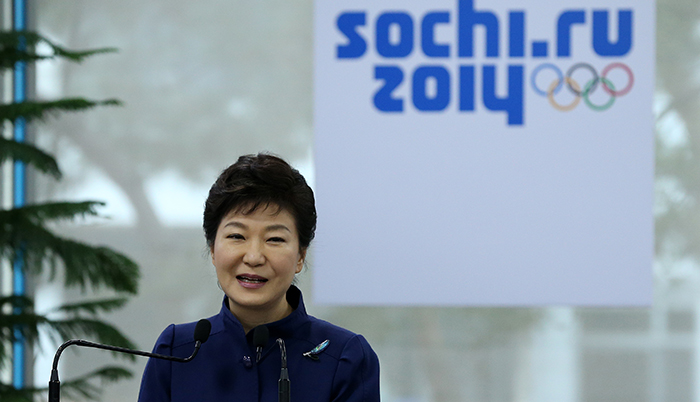 President Park Geun-hye delivers words of encouragement to the athletes at the Korea National Training Center in Taeneung, Seoul, on January 8. (Photo: Jeon Han)