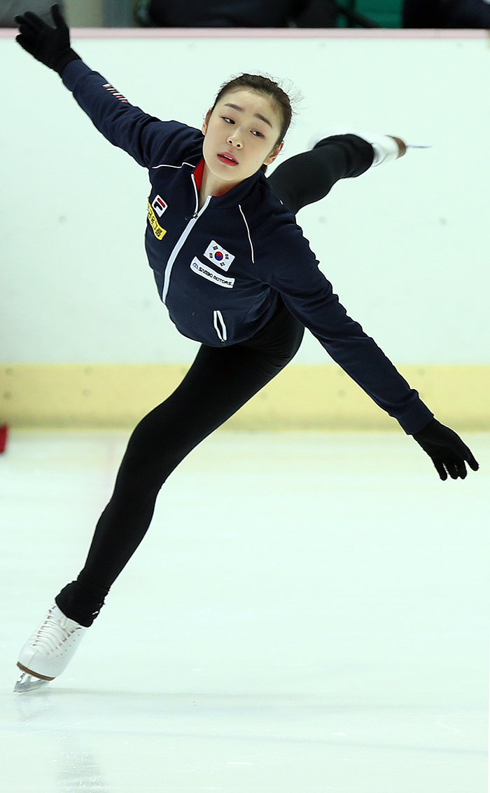 Figure skater Kim Yuna trains at the ice rink of the Korea National Training Center in Taeneung, Seoul, on January 8. (Photo: Jeon Han)