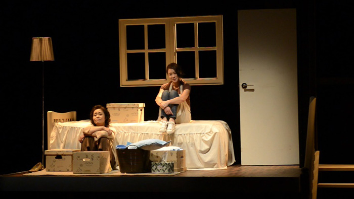 Scenes from the recent production of the play “Rabbit Hole.” (photos courtesy of the Joeun Theater)