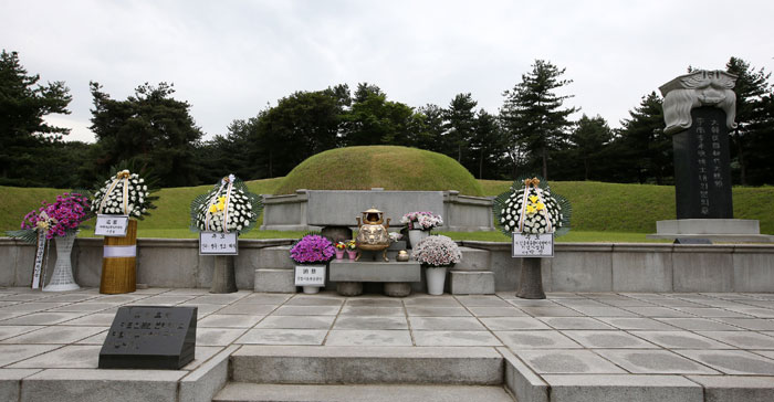 The gravesite of former President Rhee Syngman and his spouse Francesca Donner Rhee.