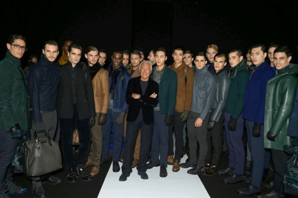 Model Sean Yong (second from front right) poses with fashion designer Giorgio Armani (center) and top fashion models from all around the world. (photo courtesy of Dragon Heart Global)