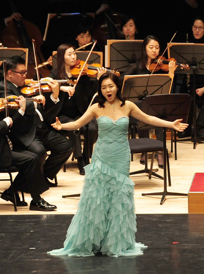 Soprano Joung Hye-uk of the Korea National Opera sings 