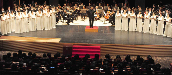 Singers from the National Chorus of Korea perform during the concert. (Photo courtesy of the Ministry of Culture, Sports and Tourism)