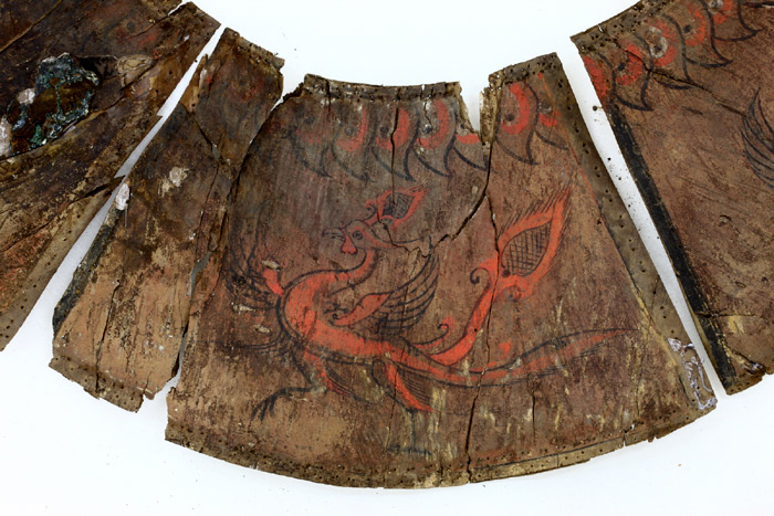 Details of the birch bark plate with a phoenix painting. (courtesy of the Gyeongju National Museum)