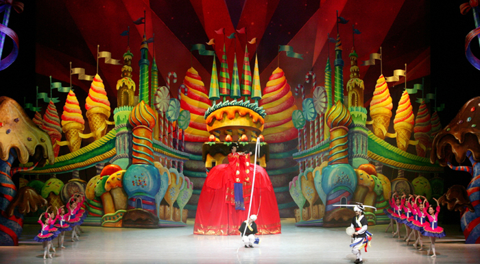 The Seoul Ballet Theatre will perform 'The Nutcracker,' adding traditional Korean touches, at the Suwon SK Artrium in Suwon, Gyeonggi-do Province, on December 27 and 28. 