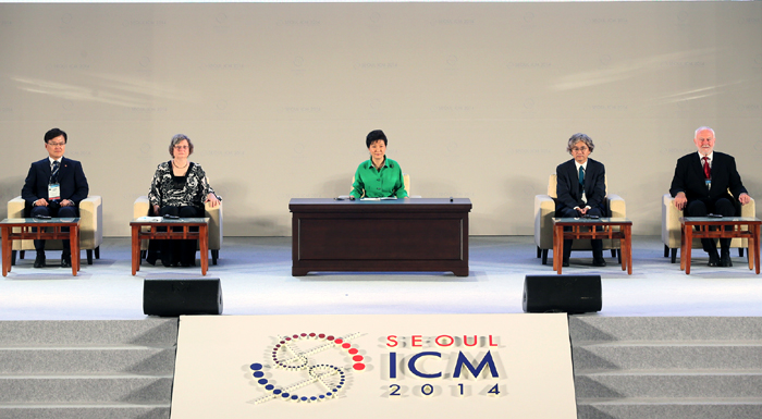 President Park Geun-hye (center) and other representatives attend the opening ceremony of the 2014 Seoul International Congress of Mathematicians (ICM) on August 13. (photo: Wi Tack-whan)