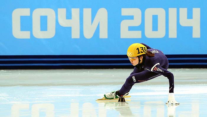 Short track speed skater Shim Suk-hee presses on during the ladies’ 1,500-meter race at the Sochi Olympics on February 15. (photo courtesy of the Korean Olympic Committee)