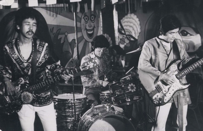 Shin Joonghyen and The Coins perform in 1974. From left are bassist Lee Namyi, drummer Kim Hoshik and lead guitarist and vocalist Shin Joonghyeon. (photo courtesy of Bing Images)