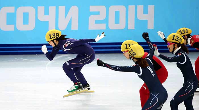 Shim Suk-hee leads a dramatic finish by catching up with Chinese skater Jianrou Li in the ladies’ 3,000 meter short track relay finals on February 18. The other two members of Team Korea celebrate their win. (photo courtesy of the Korean Olympic Committee)