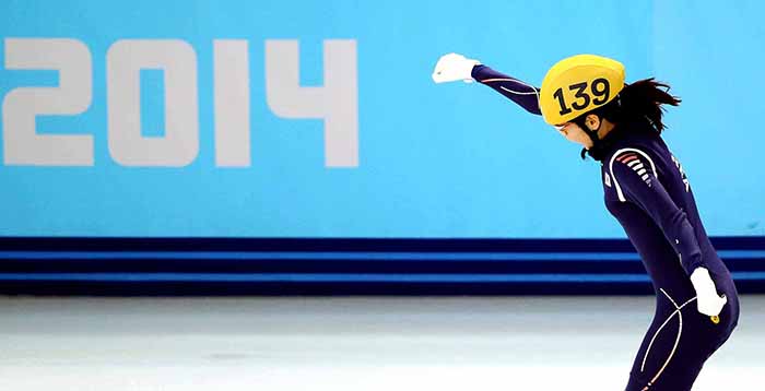 Shim Suk-hee celebrates as their gold was confirmed in the ladies’ 3,000 meter short track relay at the Sochi Olympics on February 18. (photo courtesy of the Korean Olympic Committee)