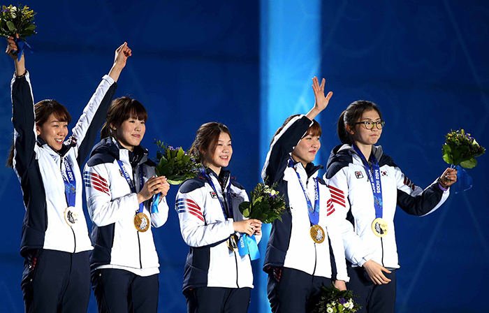 The ladies’ short track team smiles with their gold medals around their necks during the award ceremony at the medals plaza in Sochi, Russia, on February 18. The winners are, from left: Cho Ha-ri, Kim Alang, Kong Sangjeong, Park Seung-hi and Shim Suk-hee. (photo courtesy of the Korean Olympic Committee)