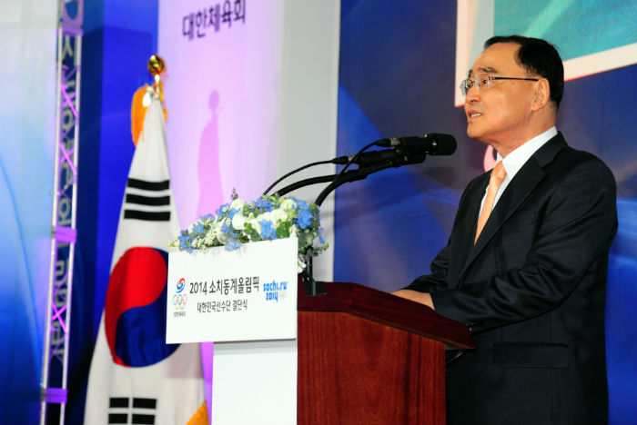 Prime Minister Chung Hongwon delivers words of encouragement to Team Korea as it prepares for the 2014 Sochi Winter Olympics. (All photos courtesy of the Ministry of Culture, Sports and Tourism) 