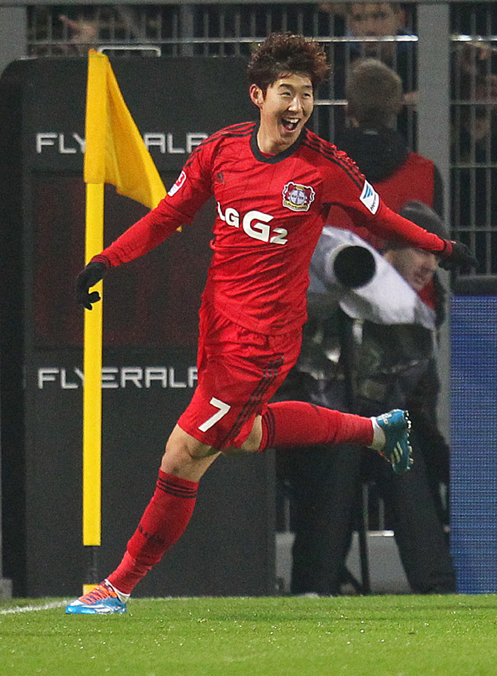 Leverkusen's Son Heung-min celebrates a goal during a Bundesliga match between Borussia Dortmund and Bayer Leverkusen in Dortmund, Germany, on December 7, 2013. (Photo: Yonhap News)