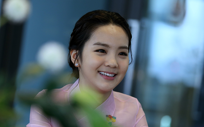 Gugak singer Song So-hee says that she feels proud whenever she sings what she calls, “the sound of Korea.” (photo: Jeon Han)