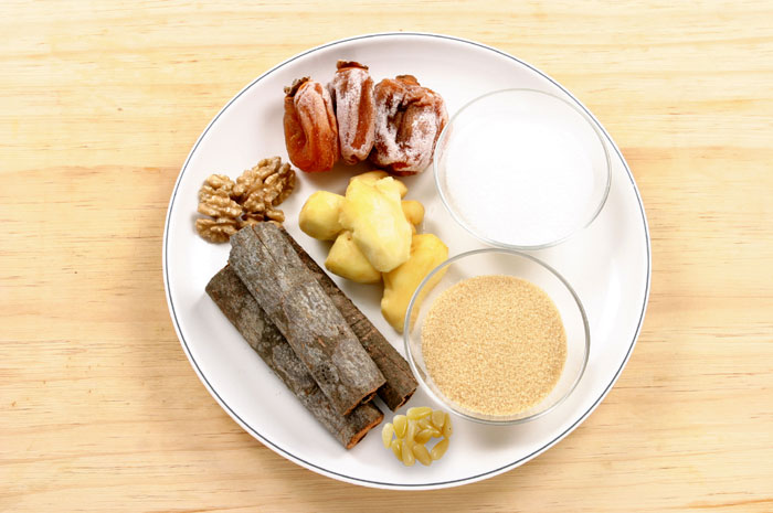 The ingredients for <i>sujheonggwa</i> include cinnamon, ginger, dried persimmons, brown sugar and pine nuts.