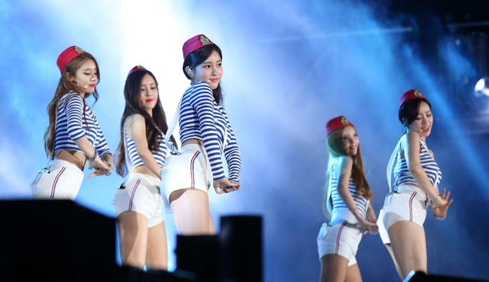 Members of T-Ara show off their cute choreography during the Summer K-pop Festival.