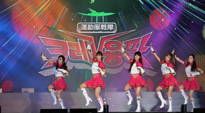 Crayon Pop performs during the concert.