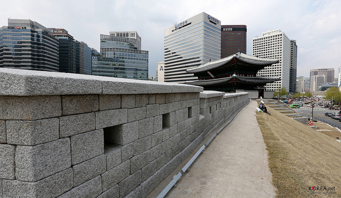 A view of Sungnyemun (photo: Jeon Han)