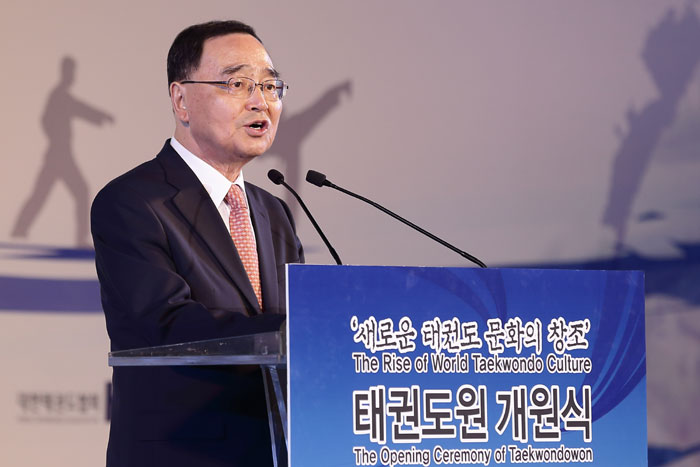 Prime Minister Chung Hongwon delivers congratulatory remarks during the opening ceremony of the Taekwondowon.