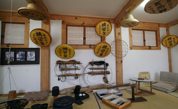 The 12 restored traditional workshops for handicraft masters are nestled around the main Sebyeonggwan building in Tongyeong. Each has on display a range of craftworks. 